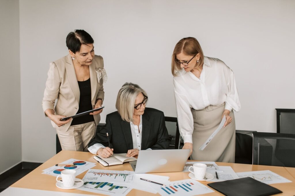 business people meeting - Photo: Vlada Karpovich / Pexels