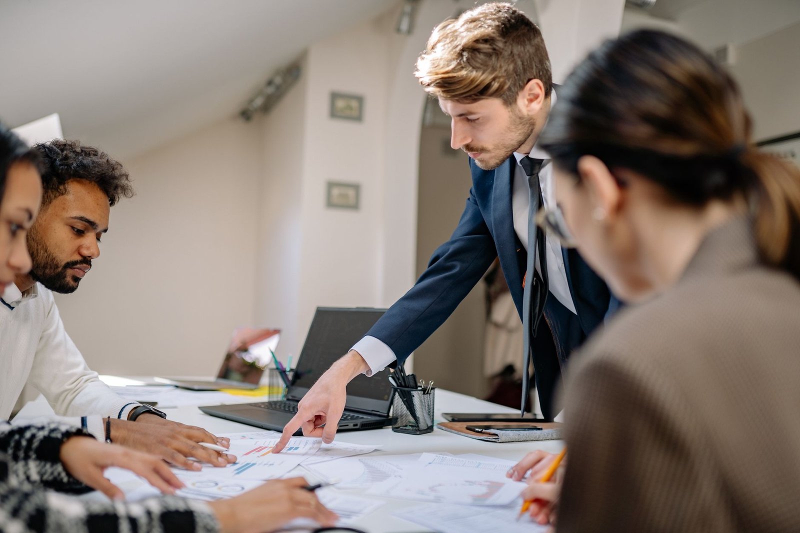 business people working - Photo: Yan Krukau / Pexels