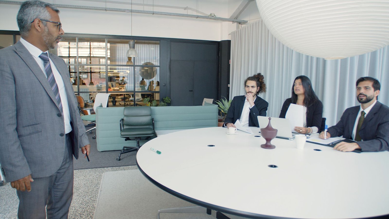 corporate team meeting - Photo: Kampus Production / Pexels