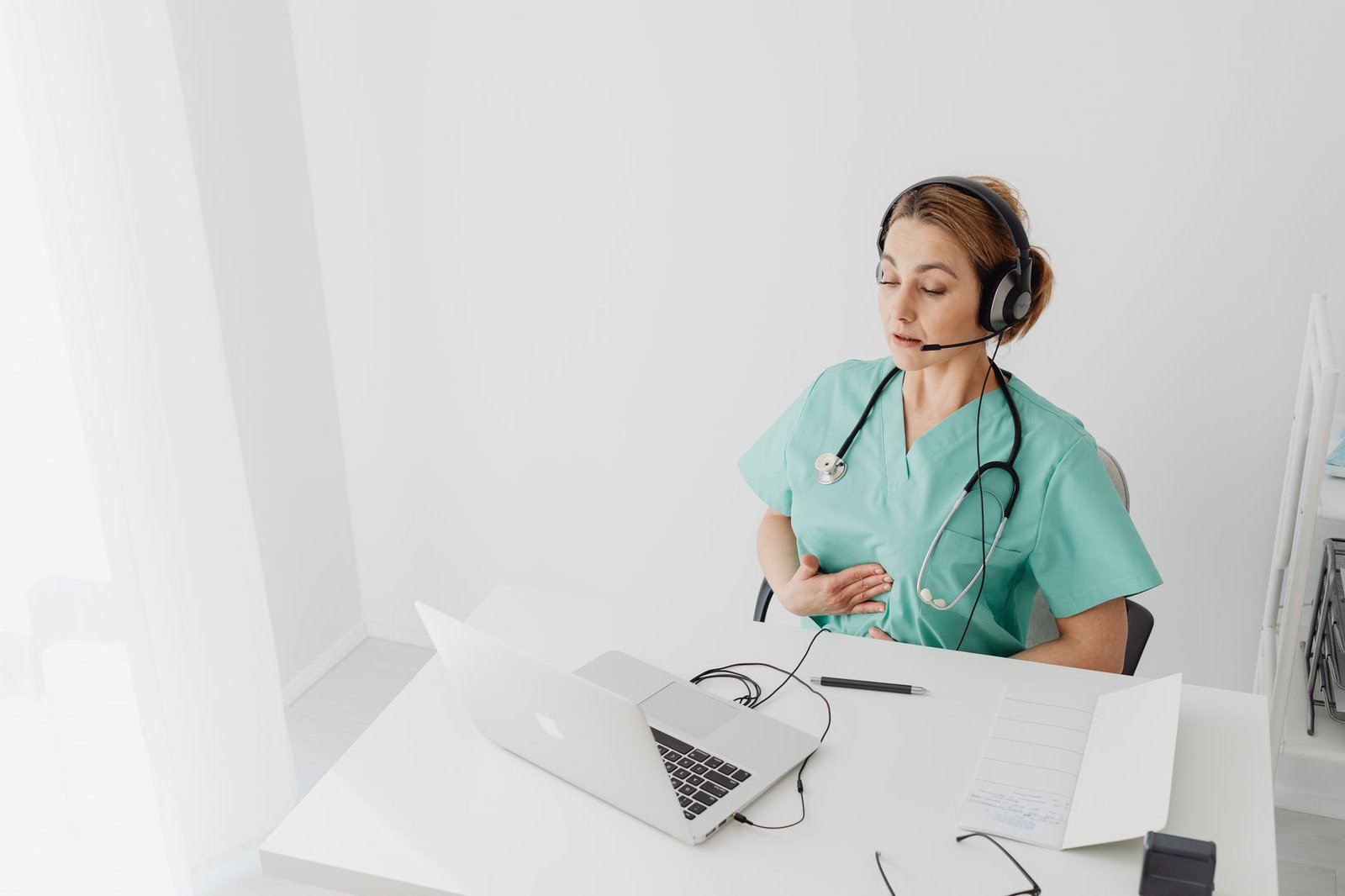 remote work health - Photo: https://kaboompics.com/ / Pexels