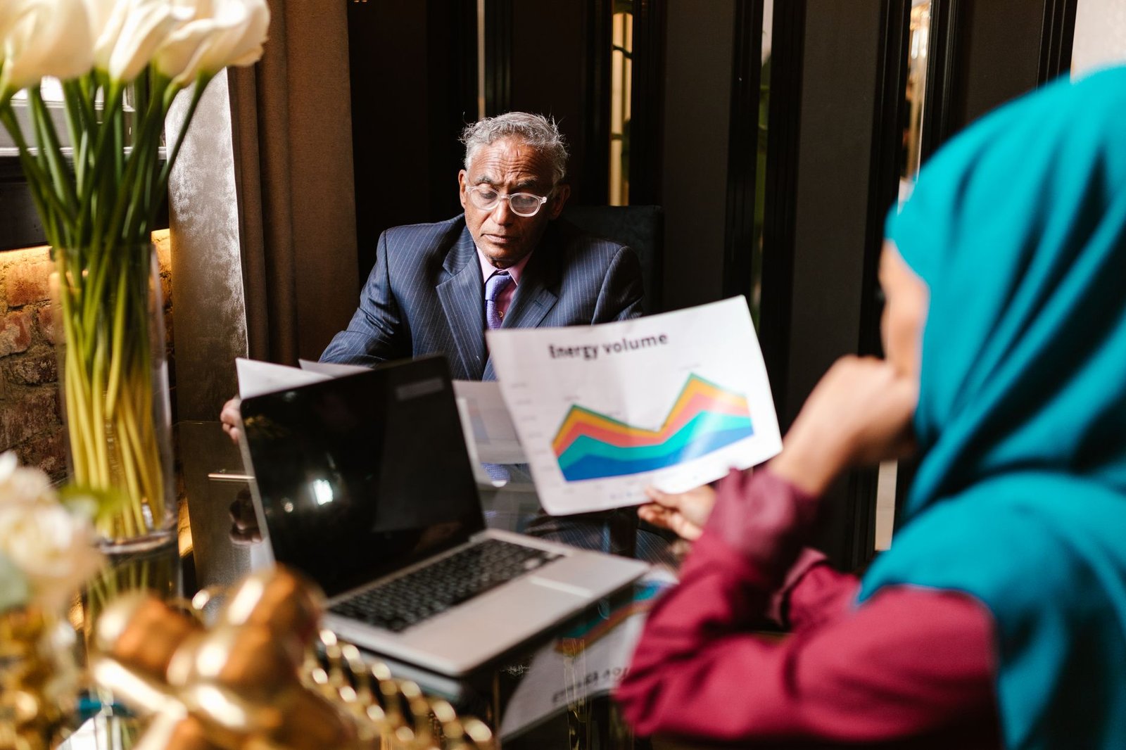 business finance meeting - Photo: RDNE Stock project / Pexels