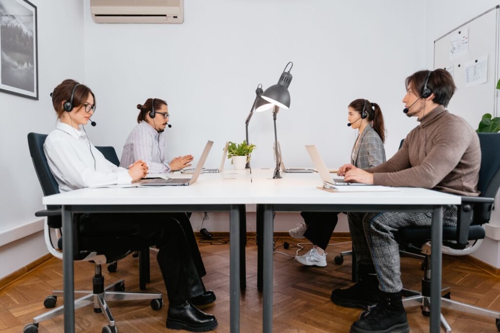remote work team - Photo: MART PRODUCTION / Pexels
