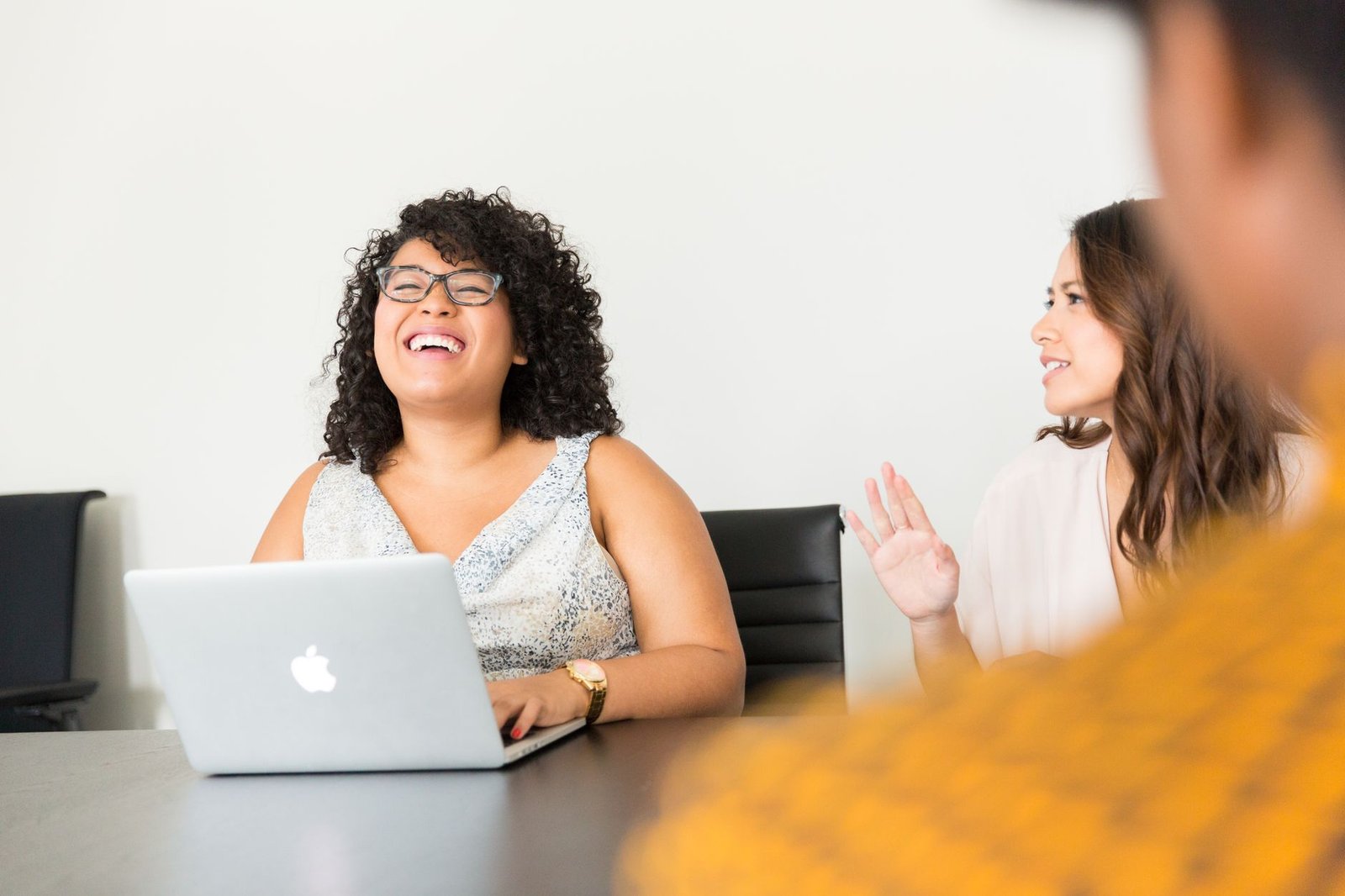employee survey meeting, human resources discussion - Photo: Christina Morillo / Pexels