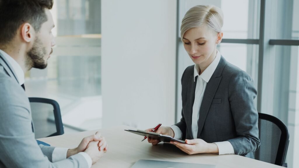 human resources office - Photo: Vitaly Gariev / Pexels