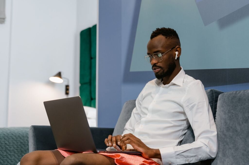 remote work culture - Photo: MART PRODUCTION / Pexels