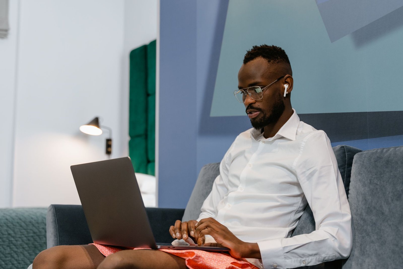 remote work culture - Photo: MART PRODUCTION / Pexels