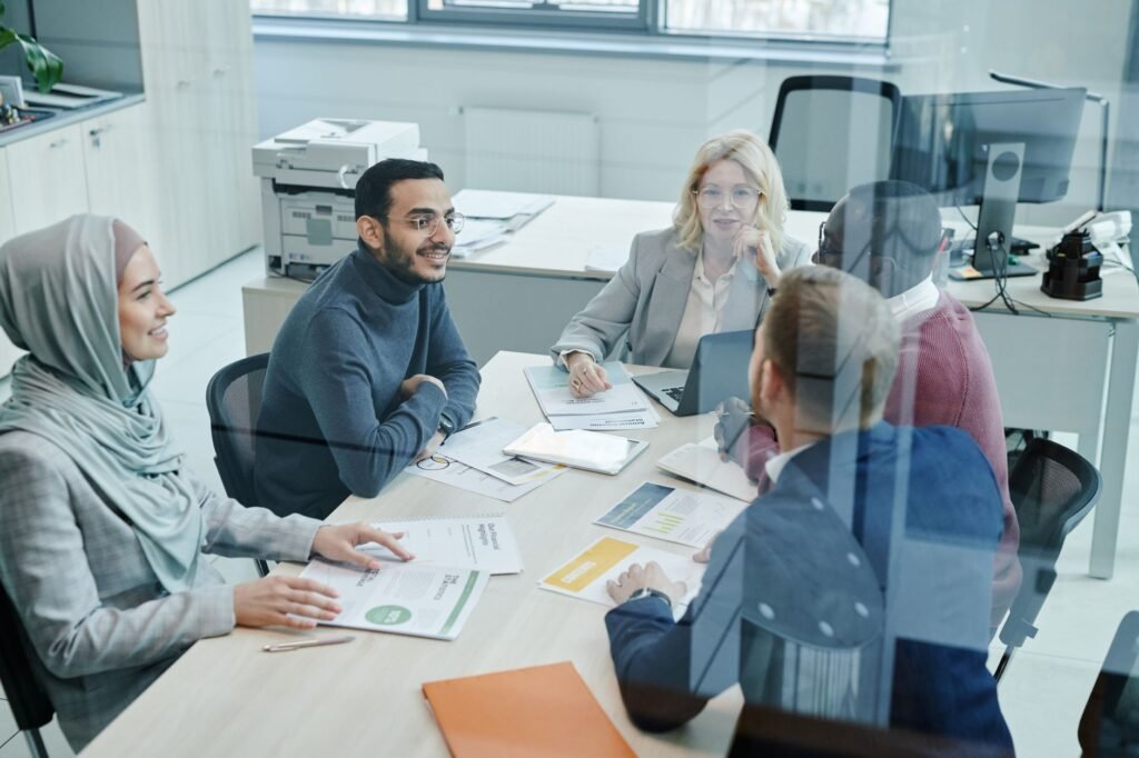 corporate team meeting - Photo: Tiger Lily / Pexels