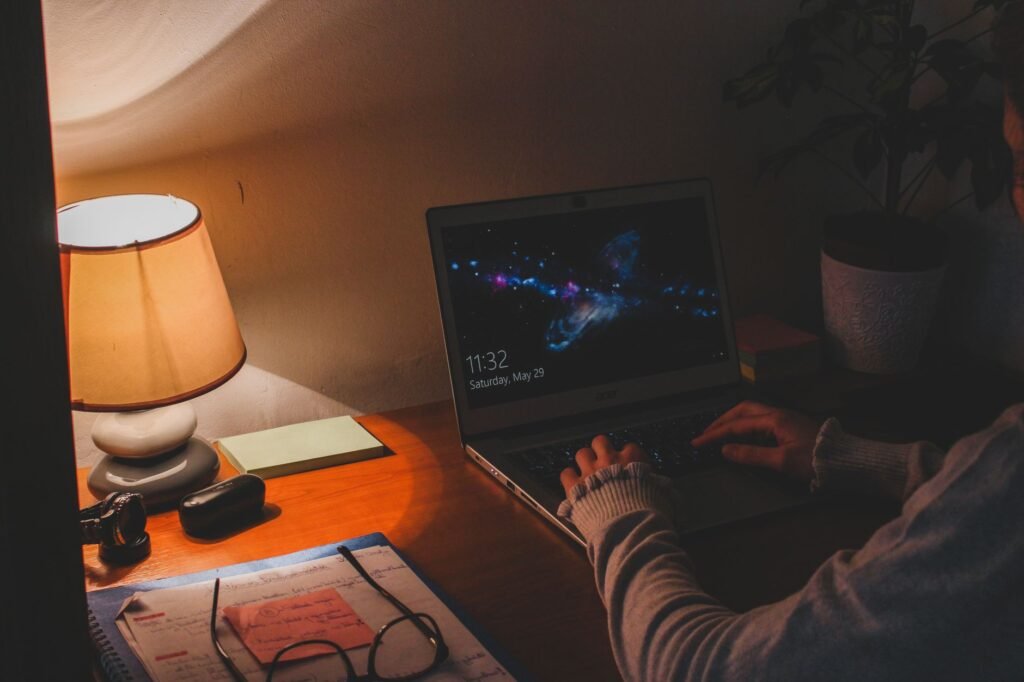 remote work office - Photo: Czapp Árpád / Pexels